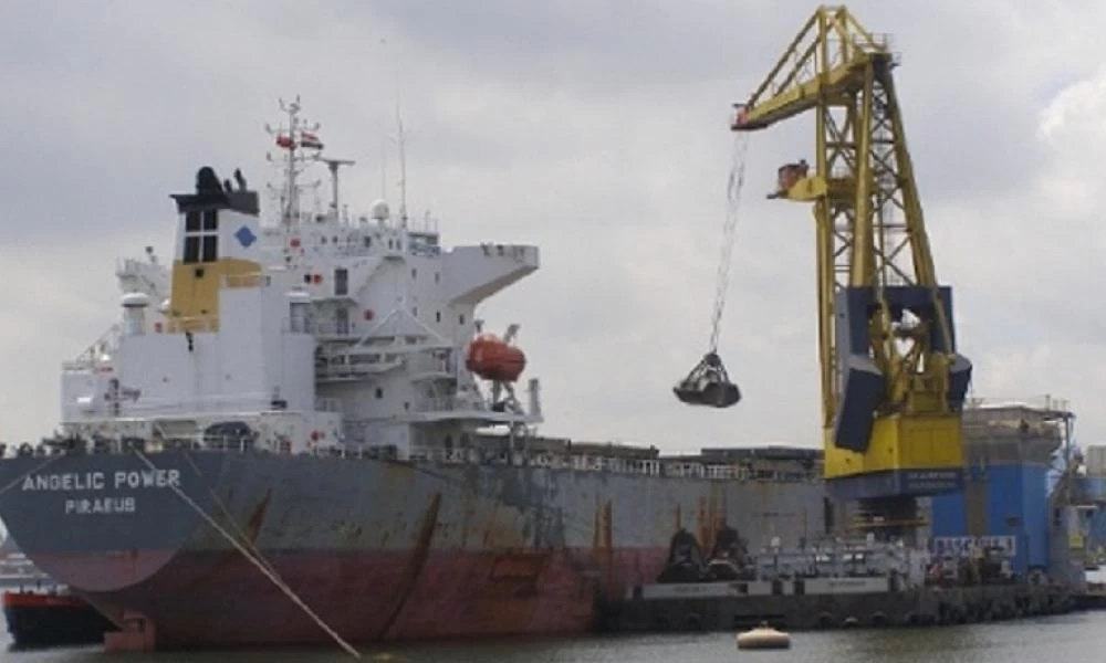Σε "ομηρία" επί 15 μήνες σε πλοίο ανοιχτά της Κίνας εννέα Έλληνες ναυτικοί